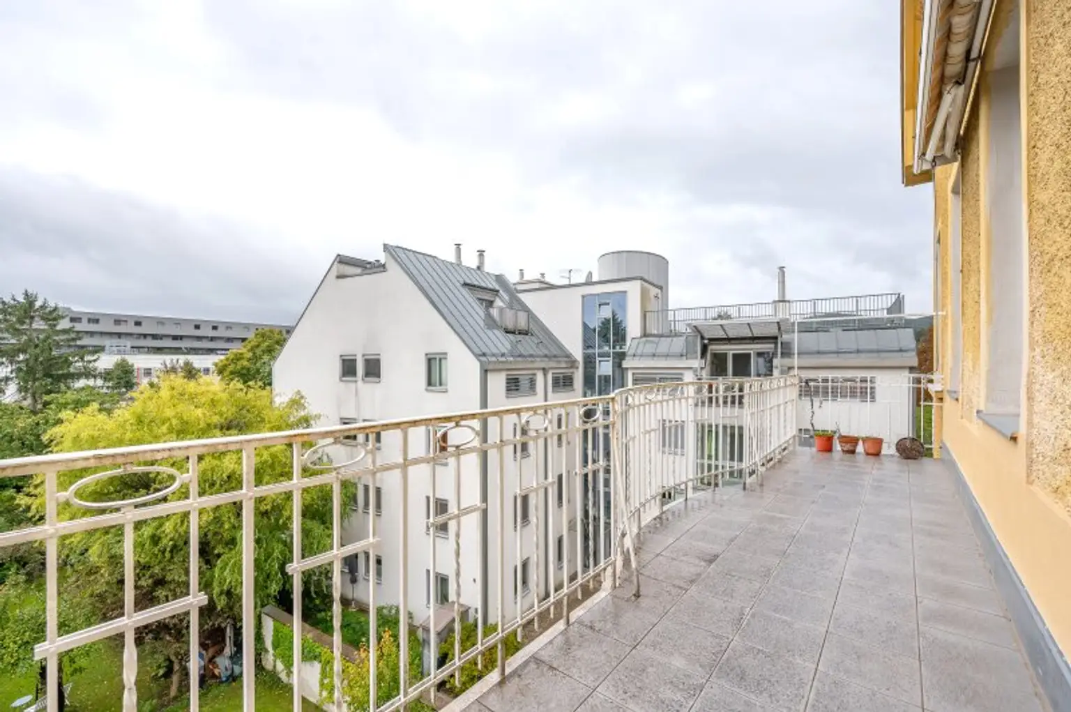 ++1140++ sanierungsbedürftige 3,5 Zimmer Wohnung in Stilvilla! idyllischer Garten!