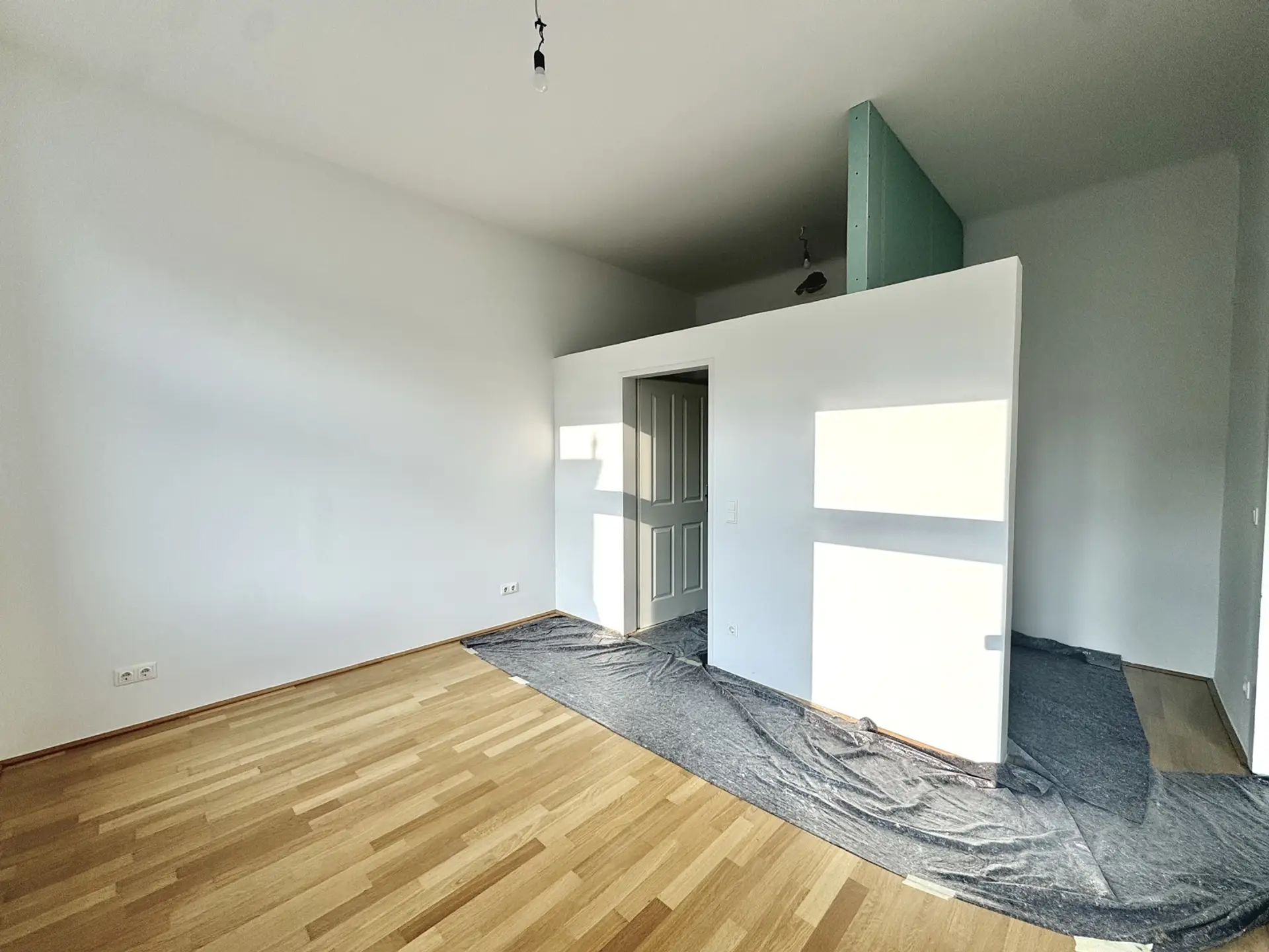 Schlafzimmer mit Badezimmer