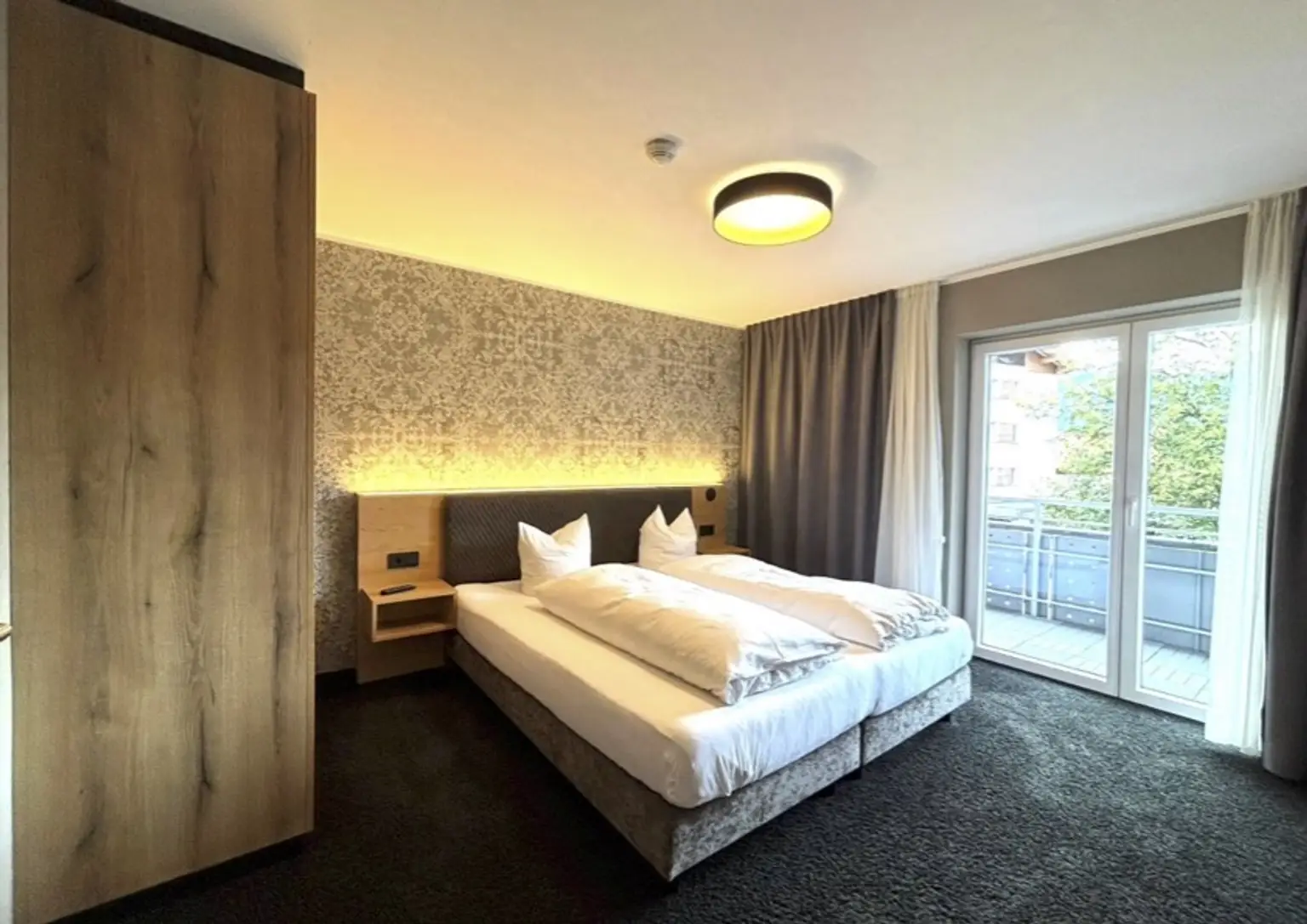 Schlafzimmer 1.jpg