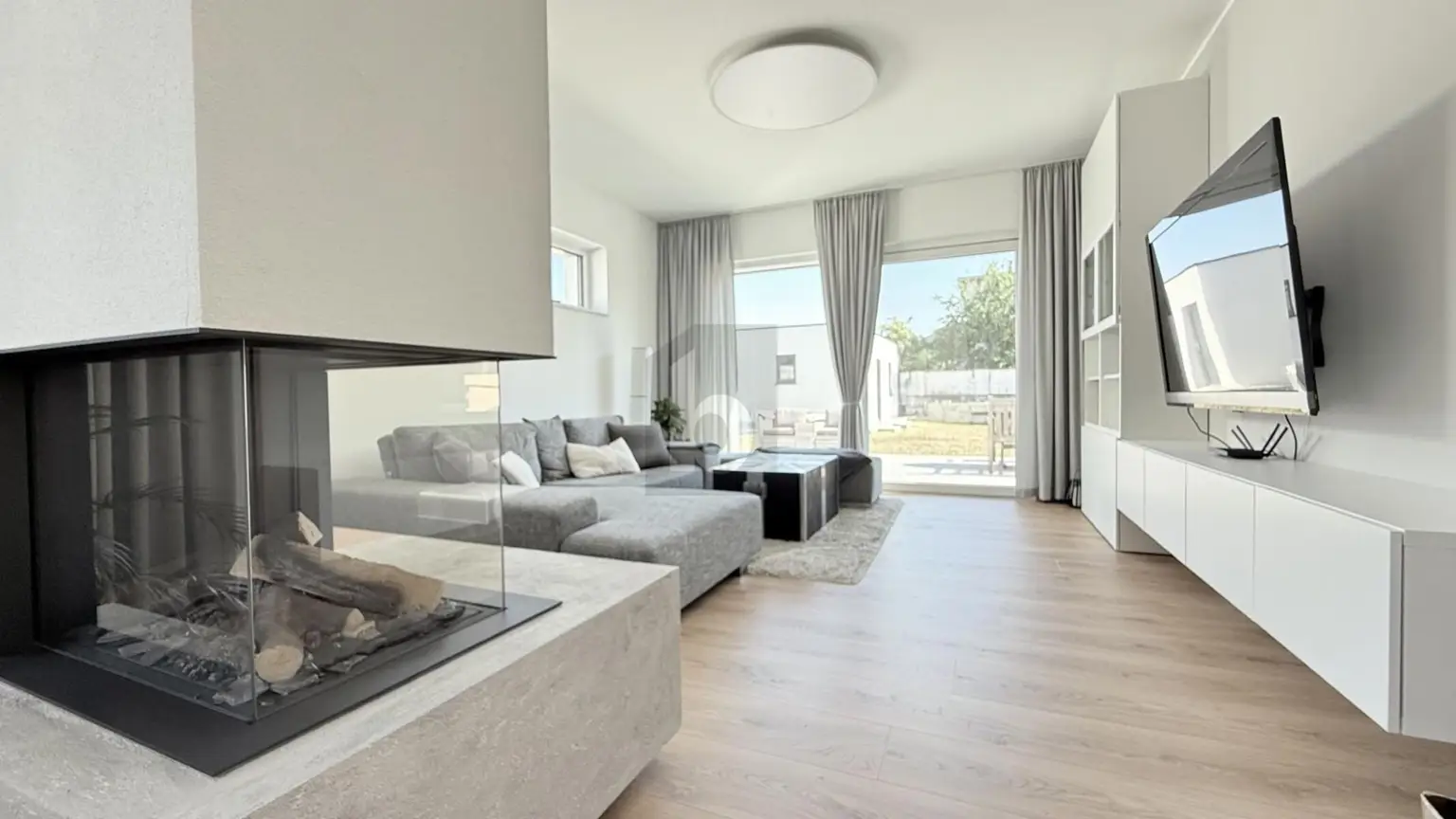 MODERN & SEHR HOCHWERTIG MIT DOPPELGARAGE U. 30 QM NEBENGEBÄUDE