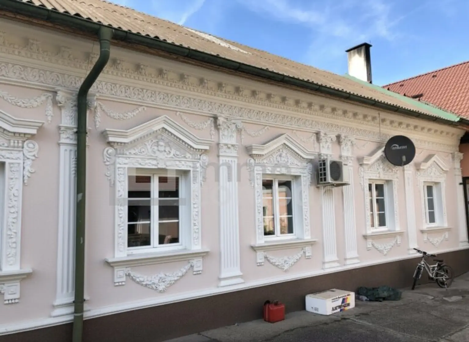 Viel Raum ! Viel Fläche ! Viel Freiheit ! 2 Wohneinheiten, Garagen, Halle, Garten, ...