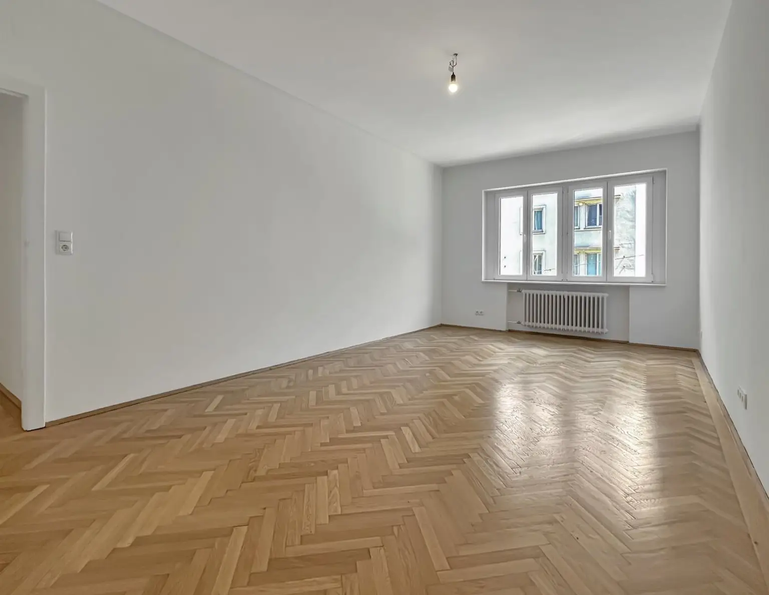 Zentrale 4-Zimmer-Wohnung nahe Karlsplatz