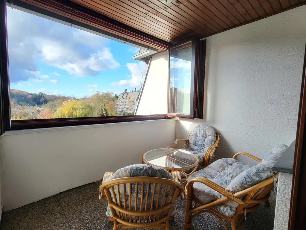 GEMÜTLICHE 3-ZIMMER-WOHNUNG MIT LOGGIA UND WUNDERSCHÖNEM AUSBLICK
