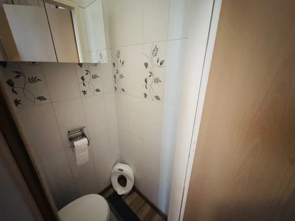 Stilvolle 2-Zimmer-Altbauwohnung in Hofruhelage – möbliert und sofort bezugsbereit