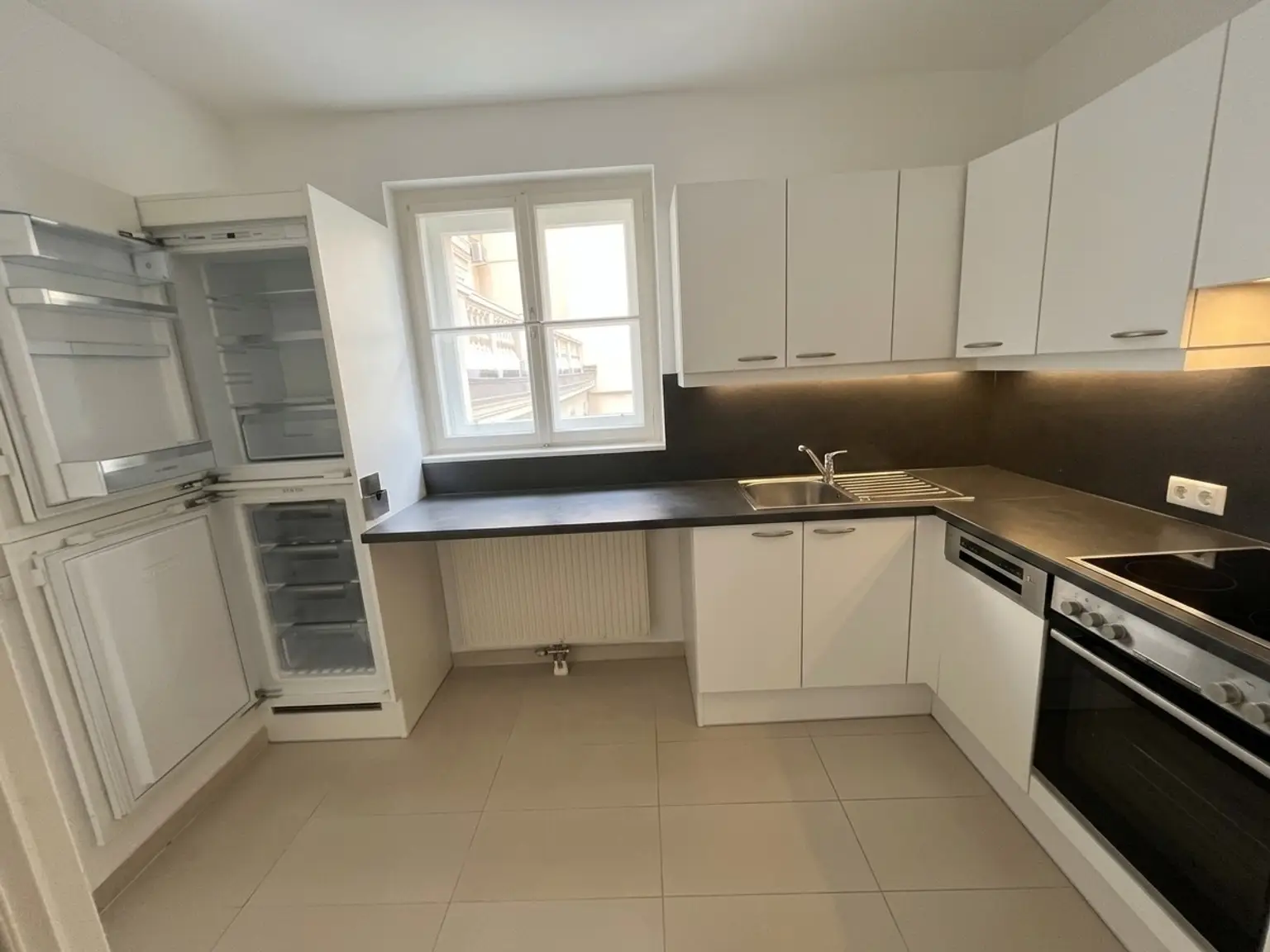 UNBEFRISTET: Moderne 2-Zimmer-Wohnung in Botschaftsviertel