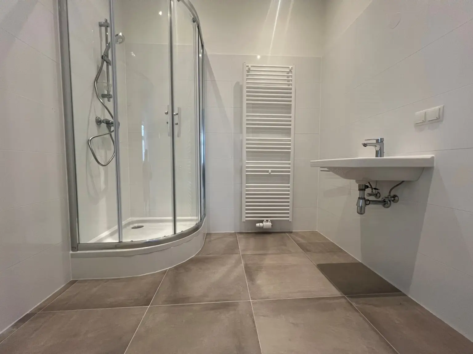 12 | HELLE  2 Zimmer Wohnung  - in RUHIGER und ZENTRALER LAGE | Prima Service Immobilien