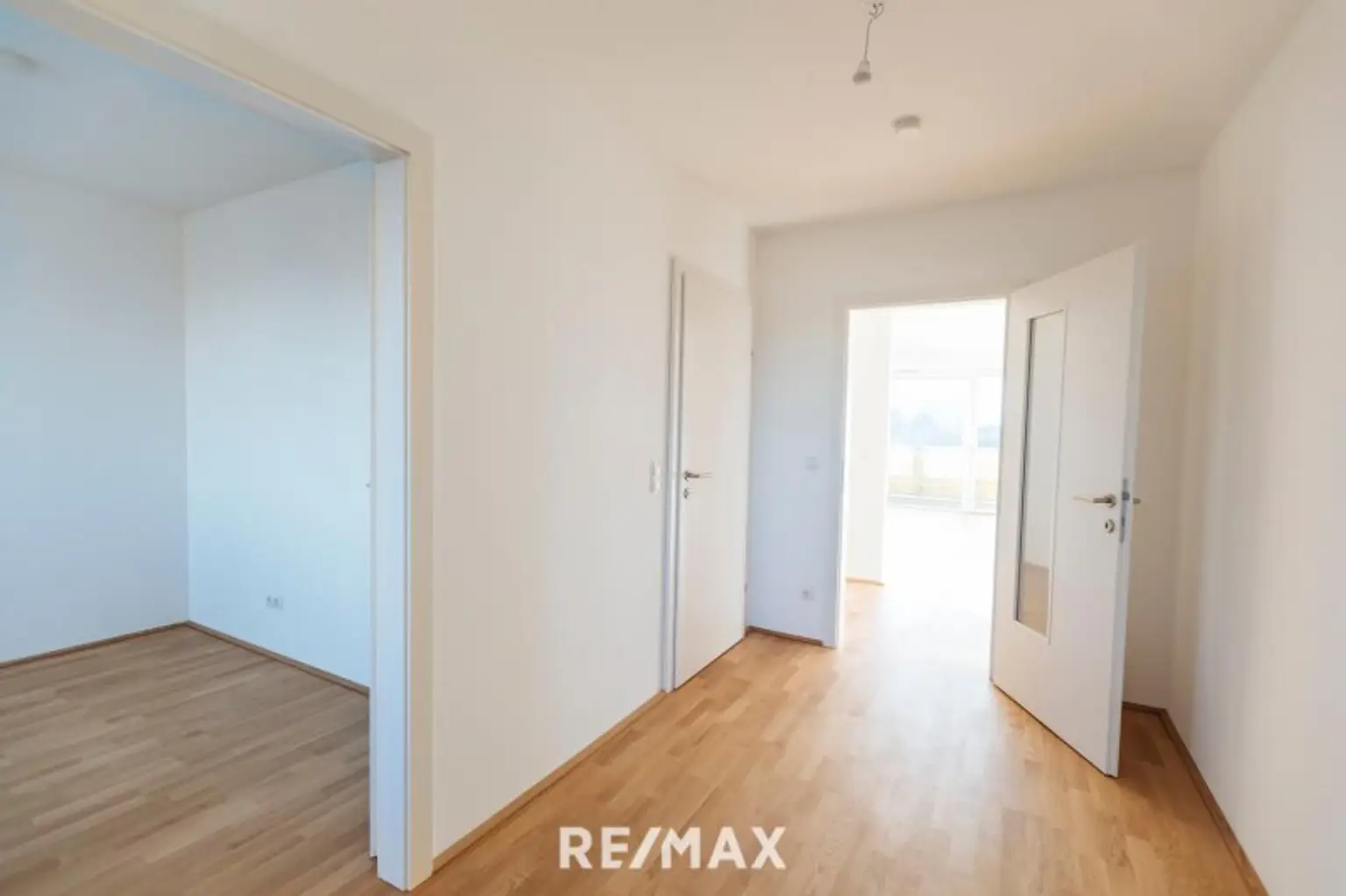 HOCHWERTIGE BAUQULITÄT& ZETGEMÄSSE ARCHITEKTUR!