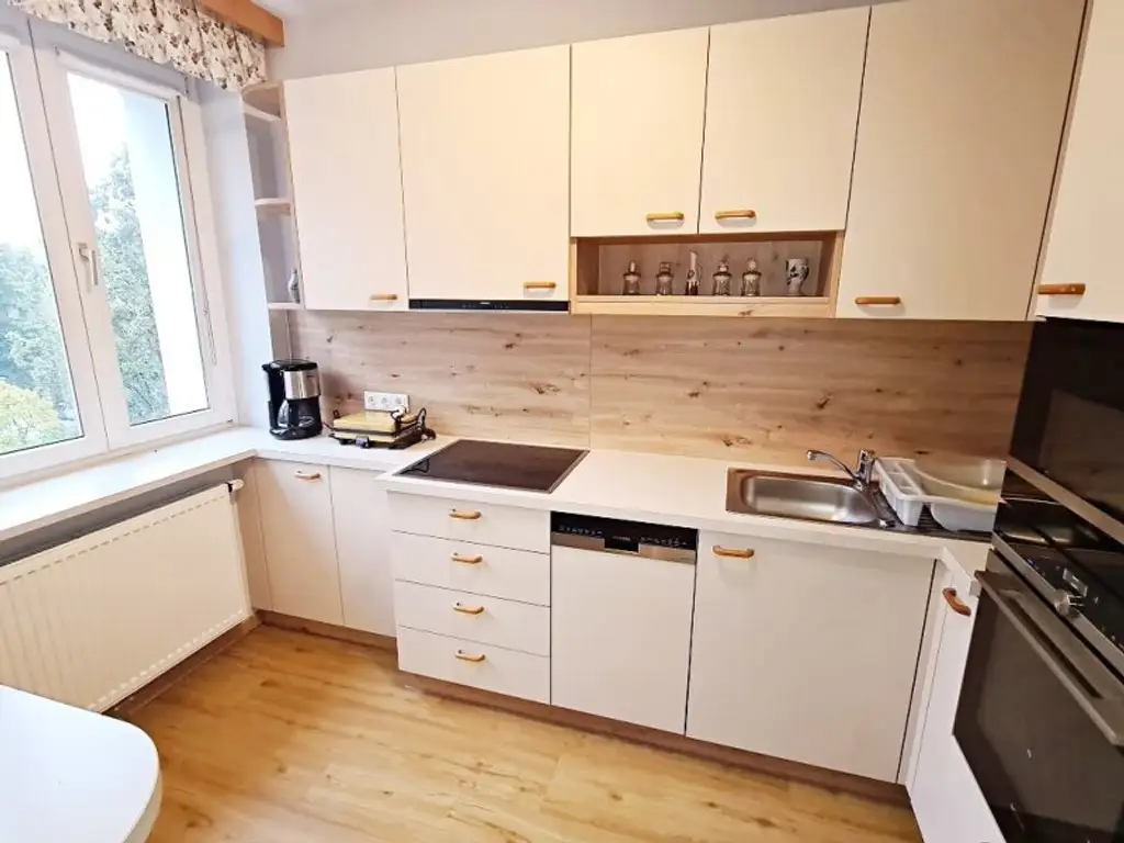 FAMILIENHIT, ENKPLATZ, gepflegte 113 m2 Neubau mit Loggia, 4 Zimmer, Küche, 2 Bäder, teilmöbliert, 3. Liftstock, U3-Nähe
