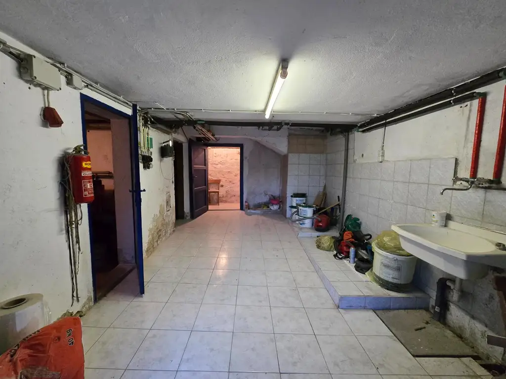 Haus mit zwei Wohneinheiten und Gartenidylle