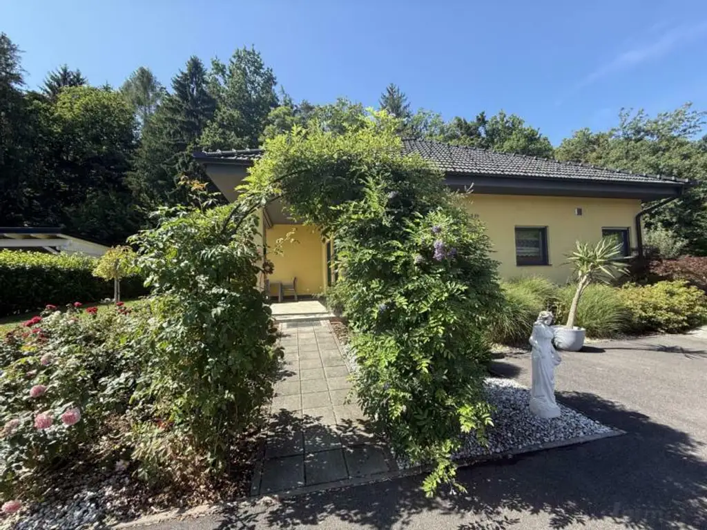 *** Eleganter und stilvoller Bungalow in begehrter Siedlungslage *** unmittelbare Nähe zur Stadt Feldbach ***