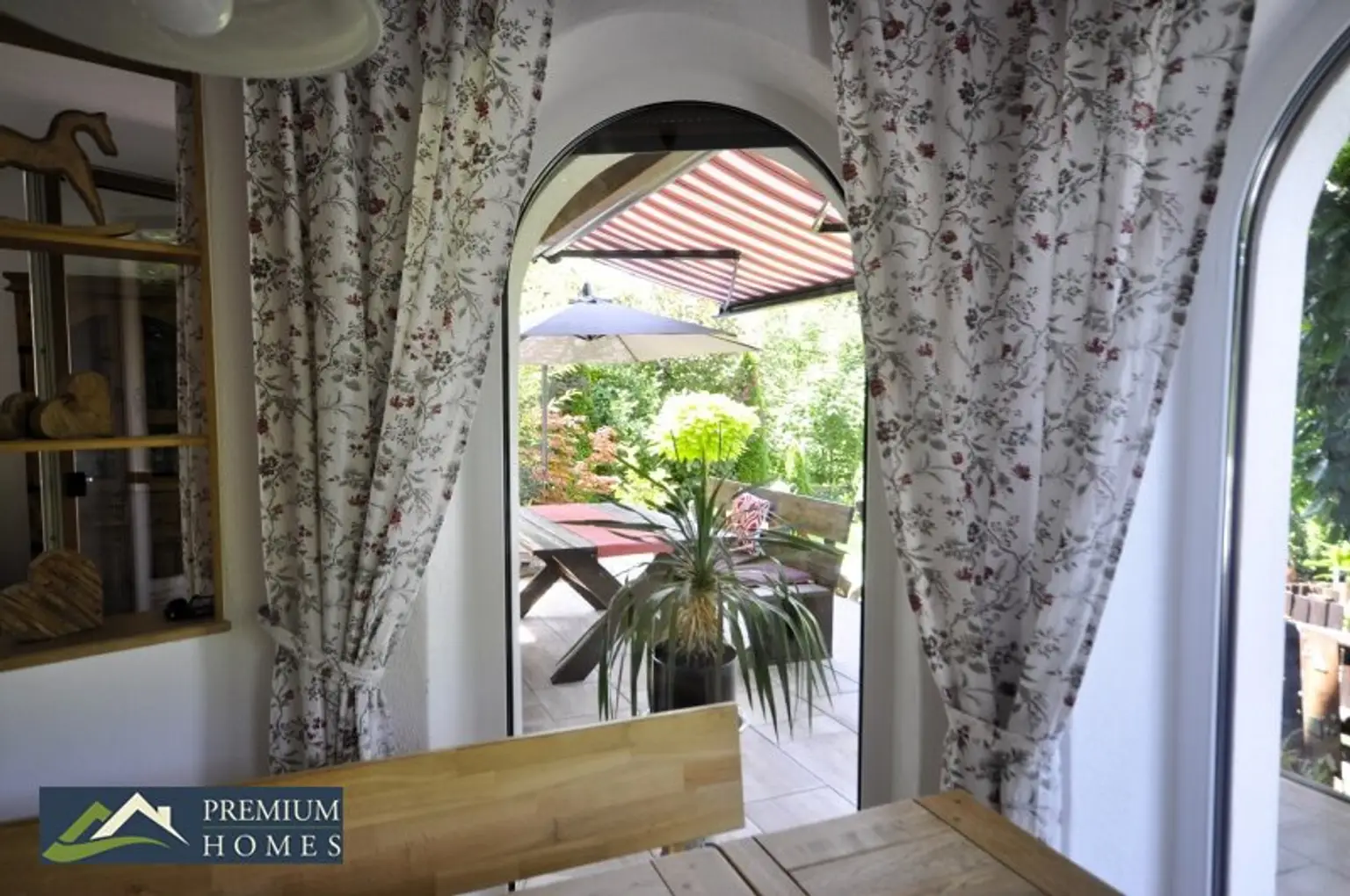 BREITENBACH am Inn - Großzügiges Einfamilienwohnhaus mit Terrasse, Balkon, Keller, Garage, zwei Carports, Garten, Gartenhaus, Geräte- und Holzschuppen