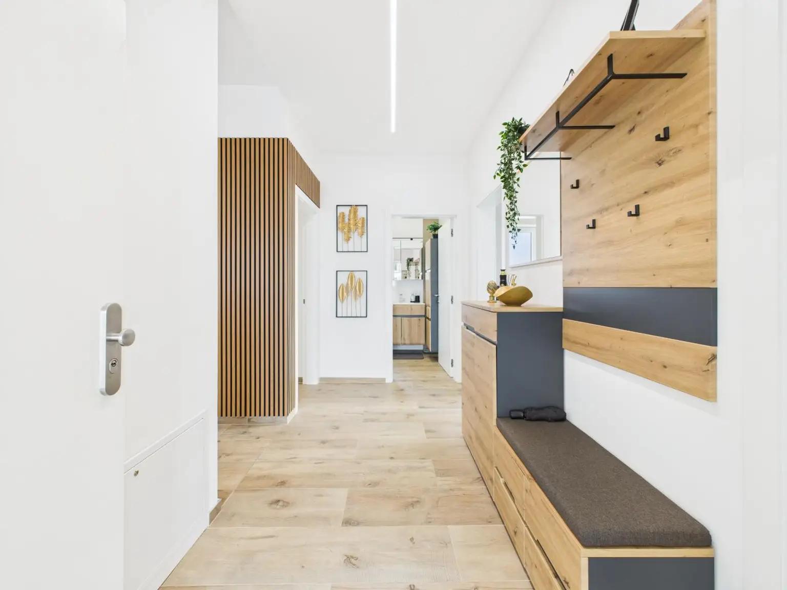 Kernsaniertes Anlageobjekt mit großzügigen Büroflächen und Wohneinheiten in 4050 Traun