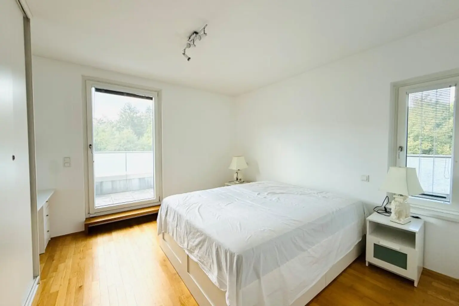 Geräumige 4 Zimmer DG-Wohnung ohne Schrägen, inkl. Terrasse und Garagenplatz
