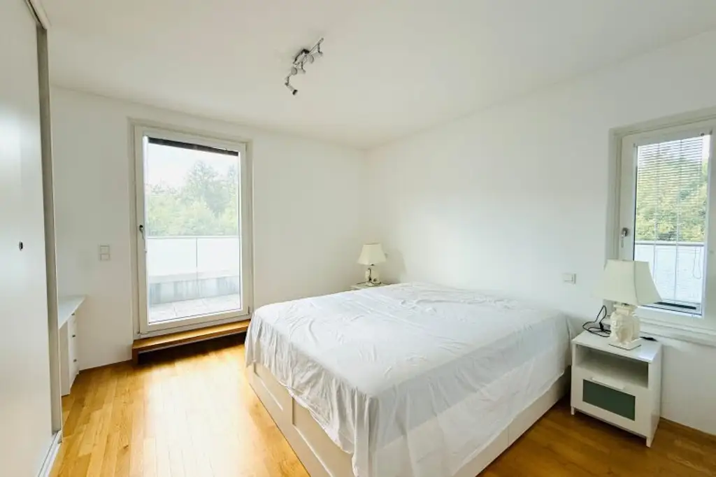 Geräumige 4 Zimmer DG-Wohnung ohne Schrägen, inkl. Terrasse und Garagenplatz