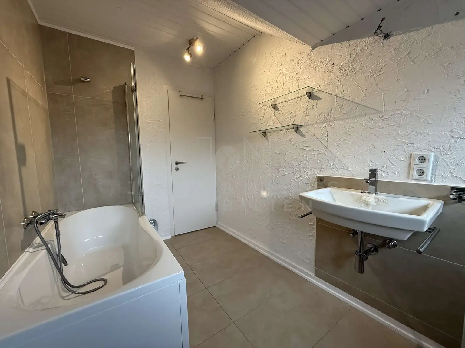 Bad mit Wanne