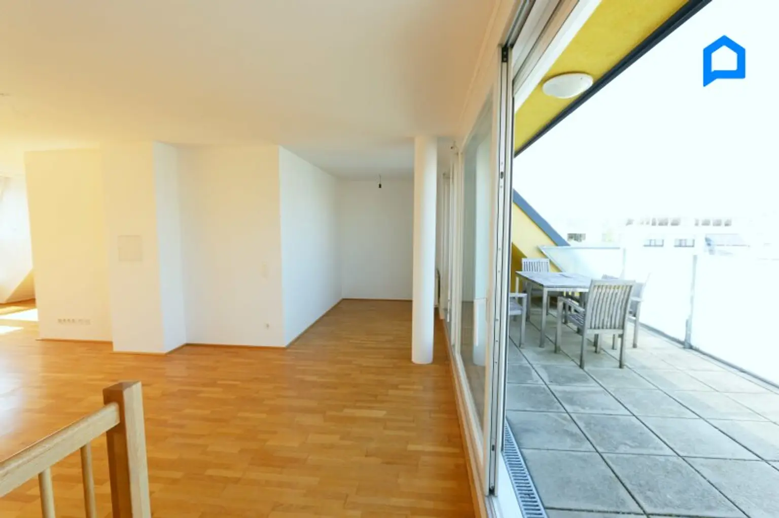 Großartige Dachgeschosswohnung mit 146 m² plus 21 m² Dachterrasse plus 8 m² Balkon, 4 Zimmer, KLIMA, großer Vorraum, Tiefgaragenplatz optional !