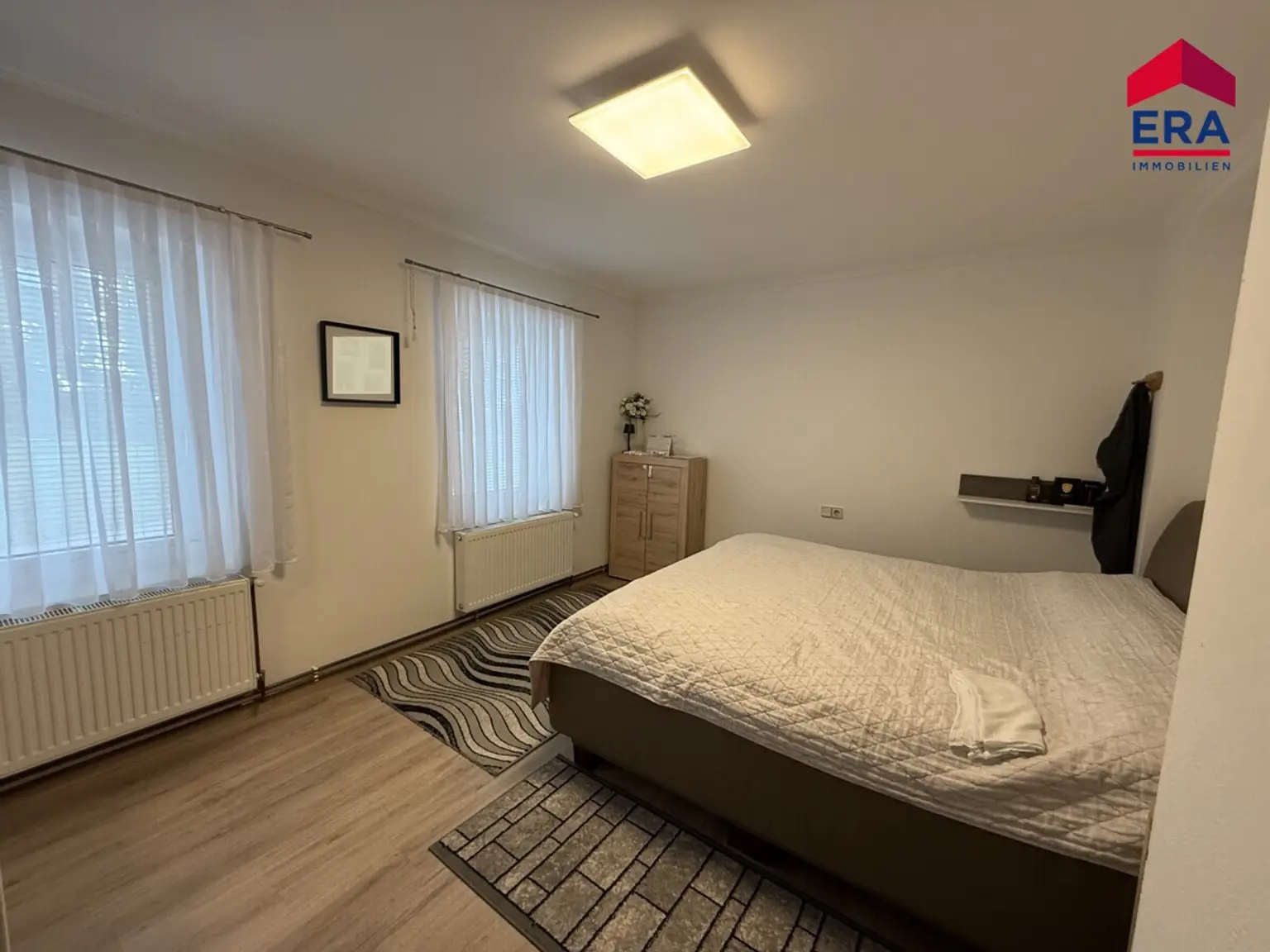 Modernisiertes Einfamilienhaus mit Innenhof, Garage und herrlichem Fernblick in 2164 Neuruppersdorf