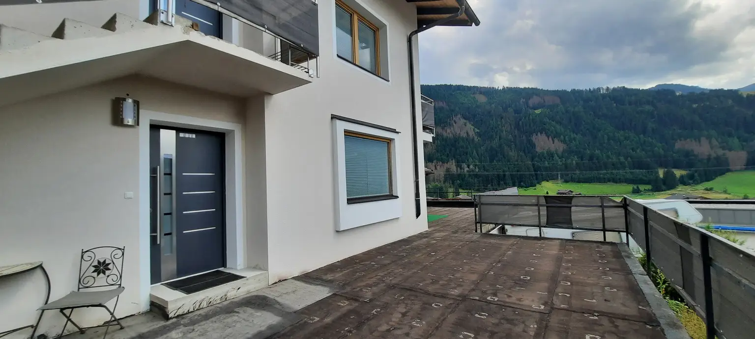Neu saniertes Mehrfamilienhaus in Strassen zu verkaufen