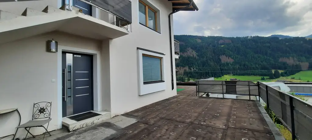 Neu saniertes Mehrfamilienhaus in Strassen zu verkaufen