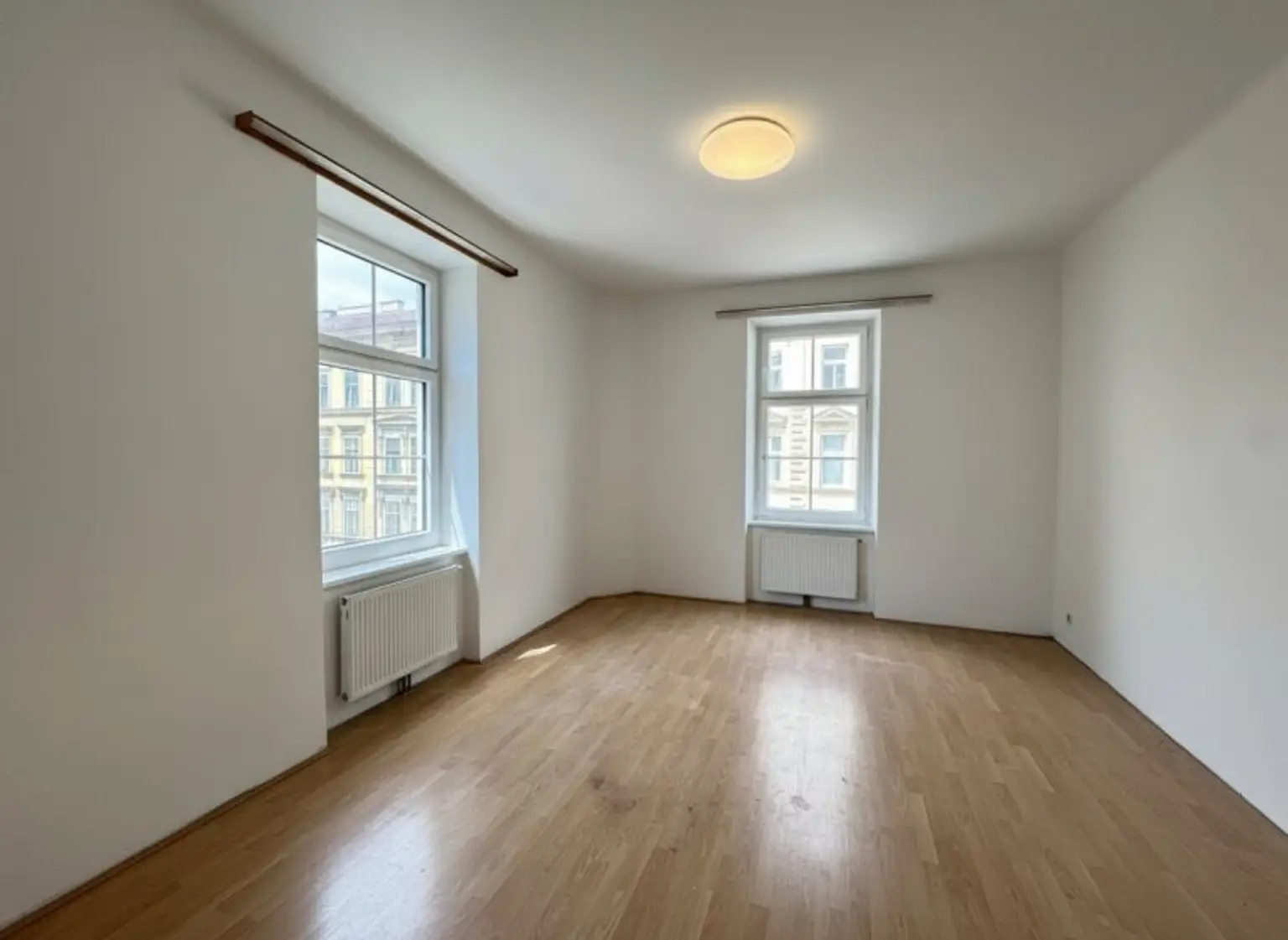 Zentrale Altbauwohnung mit Wertsteigerungspotenzial – U5-Station in Entstehung!