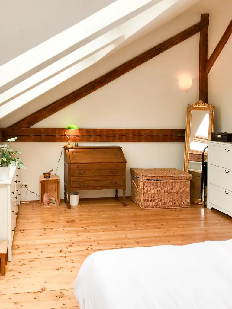 Charmante 3-Zimmer-Dachgeschosswohnung mit Lift am Opernring – Urbanes Wohnen im Herzen von Graz