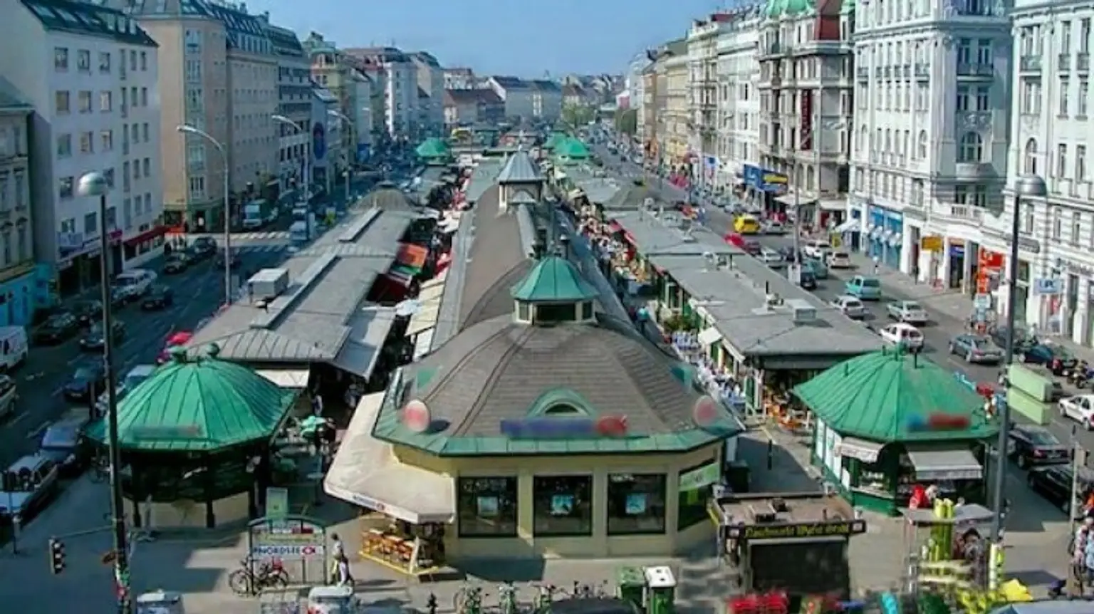 INNENSTÄDTISCHE - 3-Zimmer WOHNUNG -RENOVIERUNGSBEDÜRFTIG- mit sehr viel Potenzial - in Top Lage Wiens beim NASCHMARKT - Nähe KARLSPLATZ!