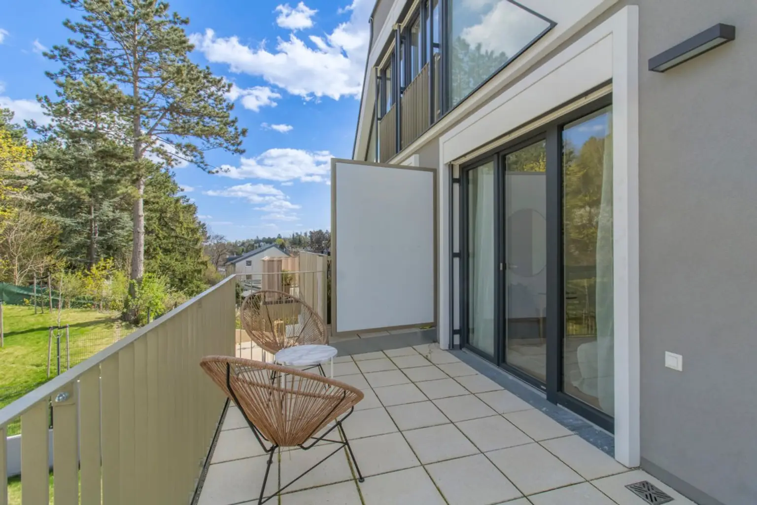 R | ++ WEITBLICK. RUHE. STIL. ++ 3-ZIMMER-MAISONETTE in BESTLAGE | Prima Service Immobilien