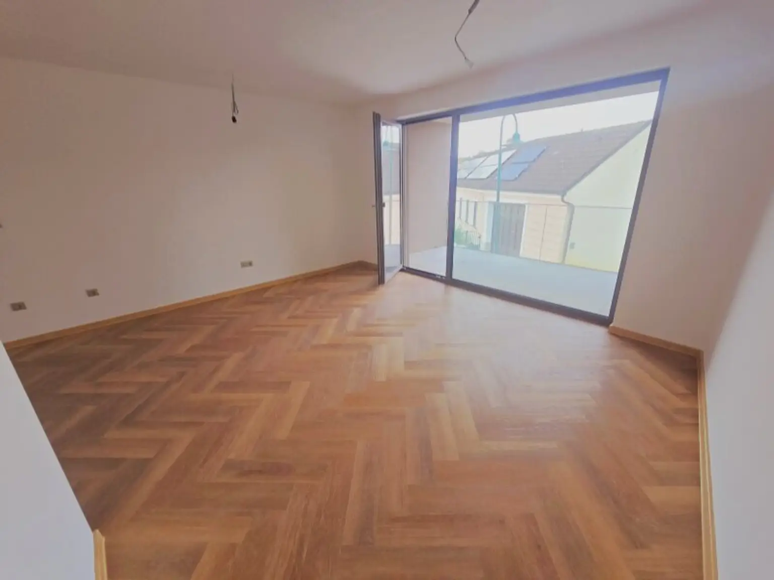 + ERSTBEZUG + Weinviertel + Moderne 2-Zimmer-Wohnung mit Loggia in Münichsthal –  20 Minuten von Wien entfernt +