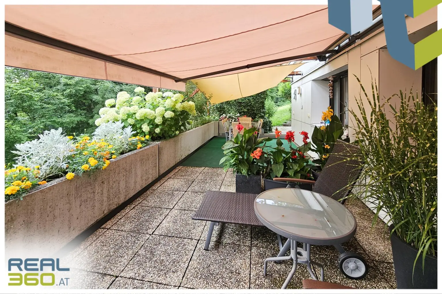 den Sommer auf der Terrasse verbringen