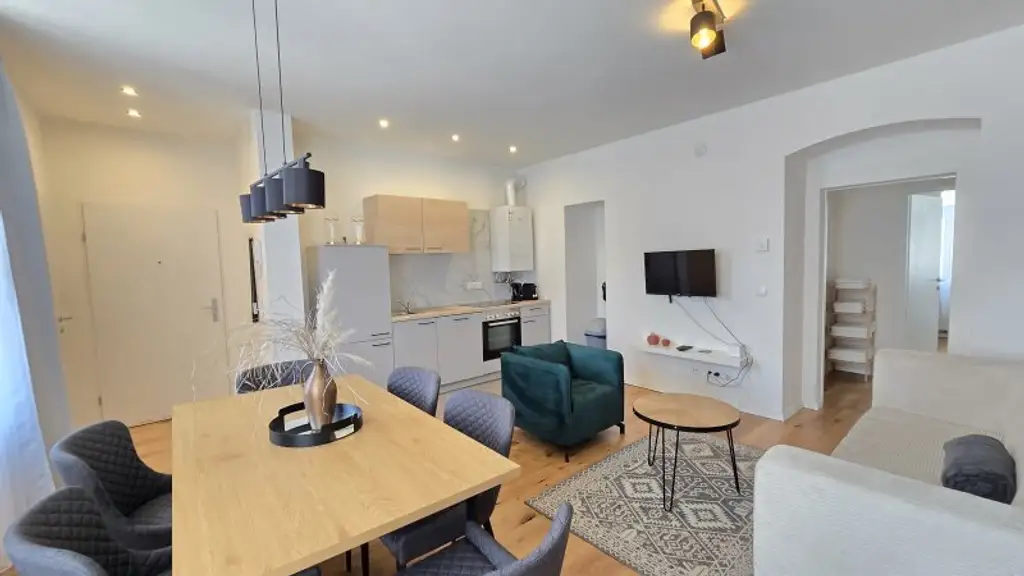 Schöne 3 Zimmer Wohnung, komplett Neu saniert vor einem Jahr