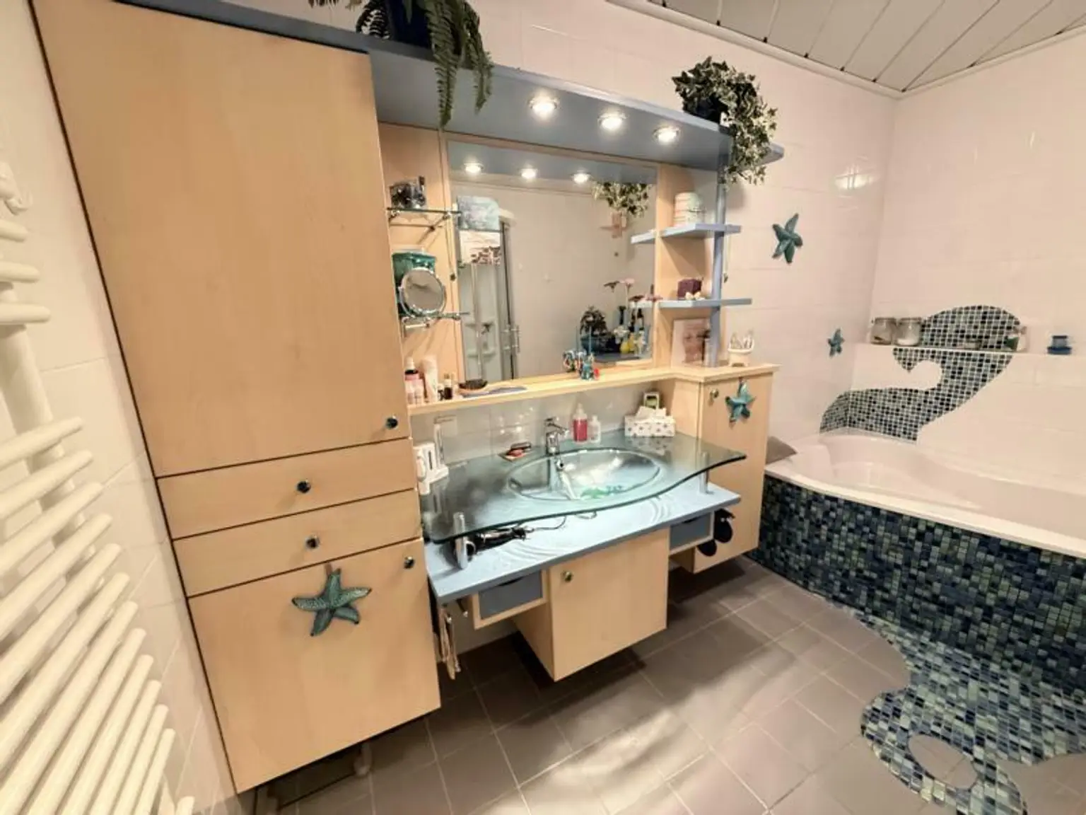 großzügiges Badezimmer