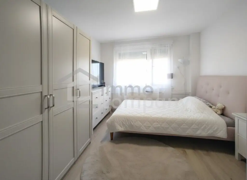 Familienwohnung mit 4 Zimmern im Zentrum mit großer Terrasse / eigene Garage - generalsaniert!