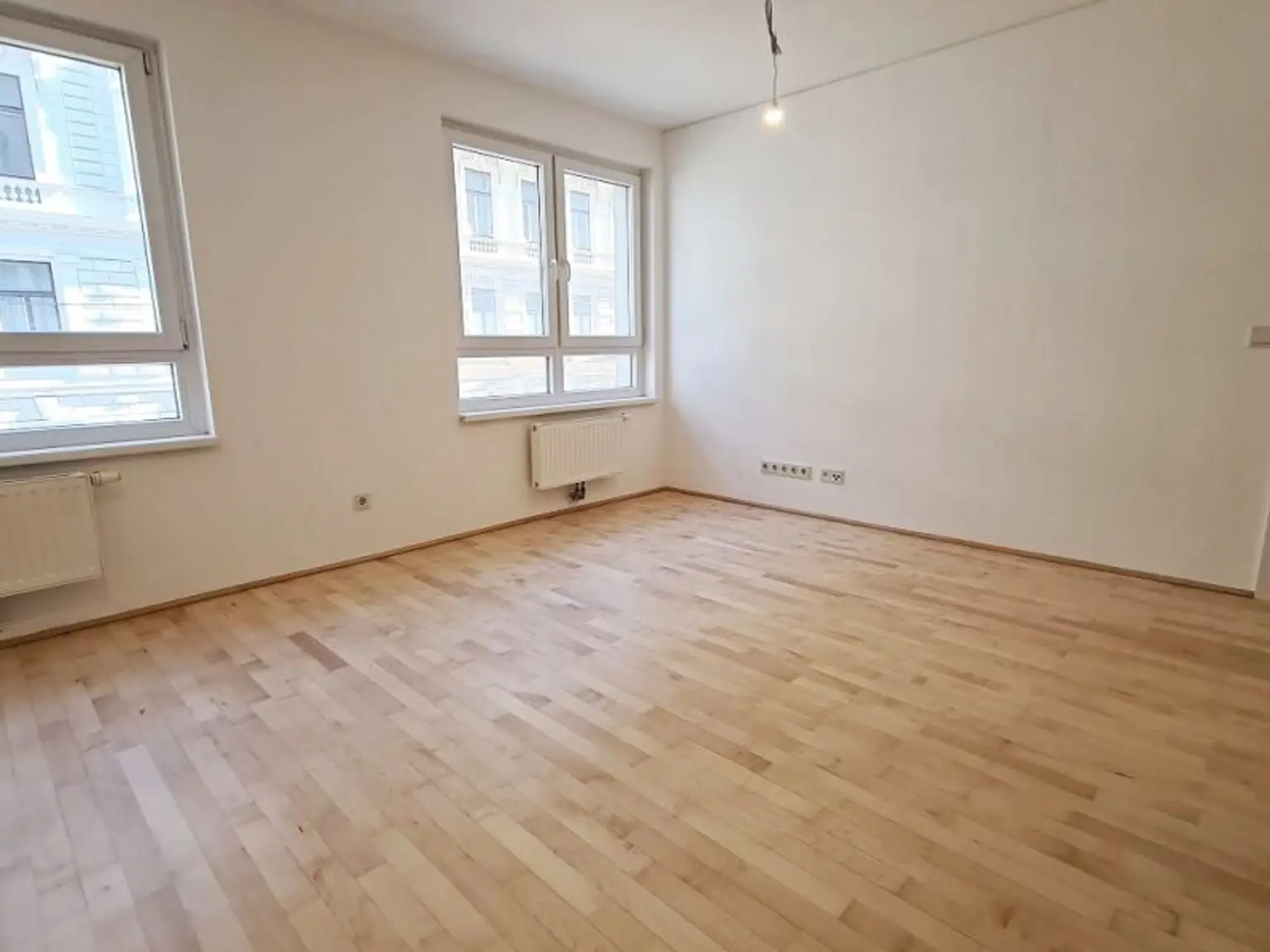 HÖRLGASSE BEIM SCHLICKPLATZ, gepflegte 45 m2 Neubau, 2 Zimmer, Komplettküche, Duschbad, Parketten, 2. Liftstock