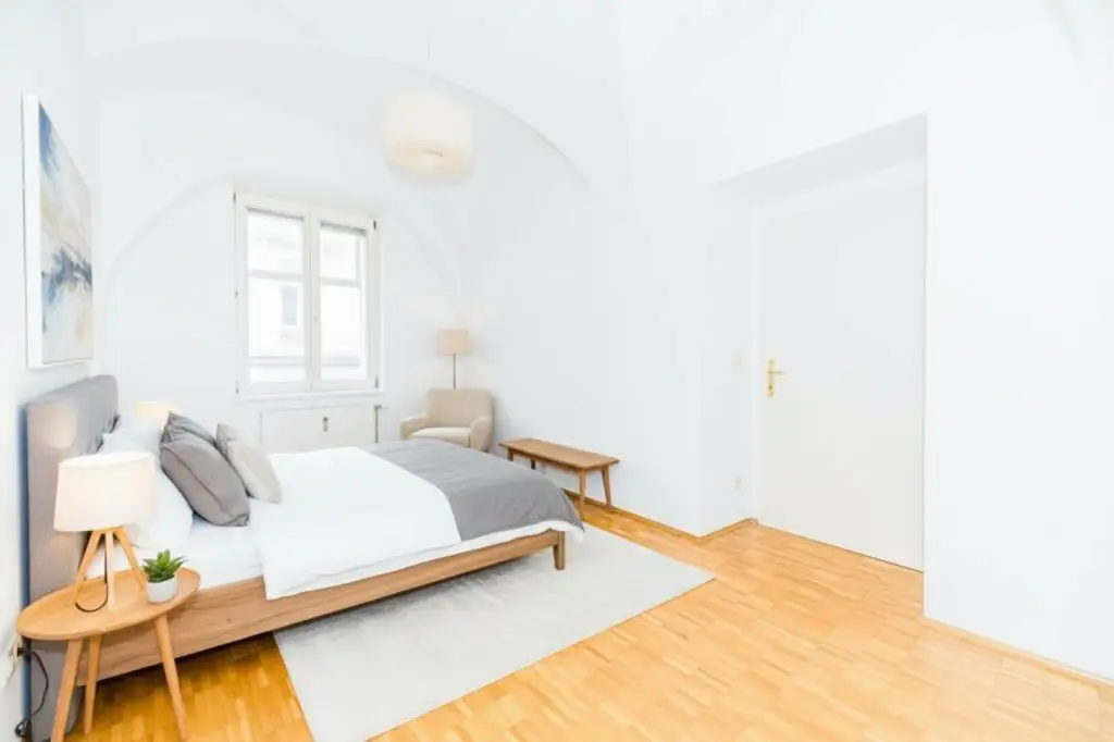 1 MONAT MIETFREI I AB SOFORT I XL-TERRASSE I TOP-KÜCHE I SEHR HELL & RUHIG I BADEWANNE I WG TAUGLICH I MODERN SANIERT I LICHTDURCHFLUTET I SEHR ZENTRALE LAGE AM STADTPARK I