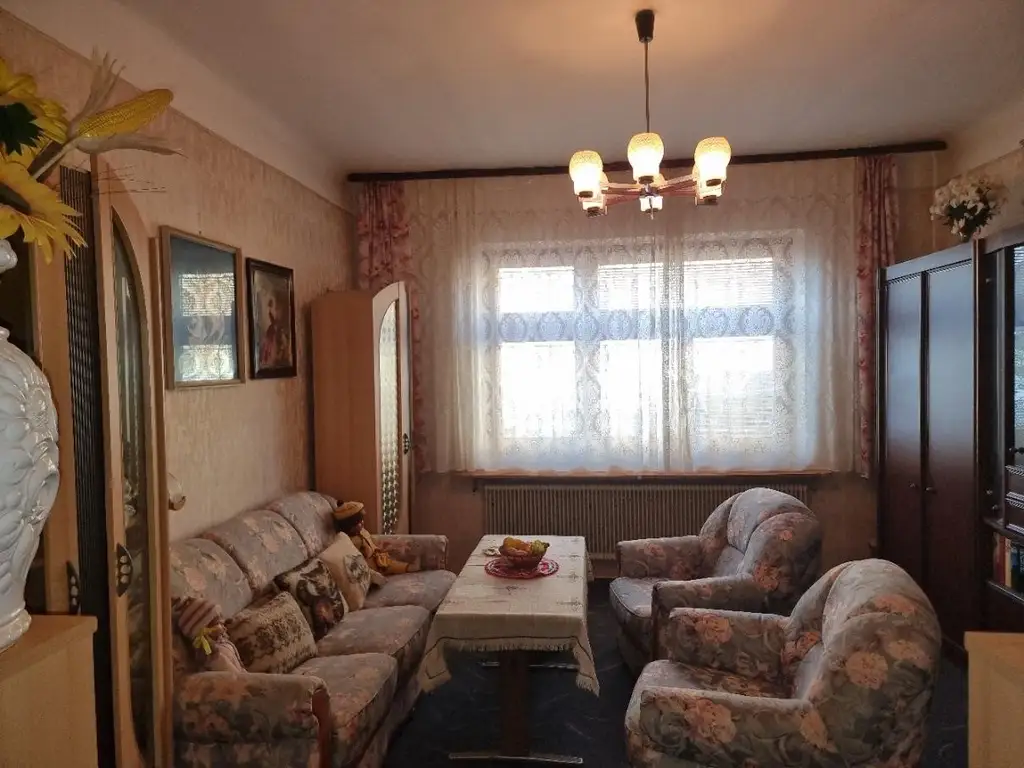 "Endstation Haus Desire"