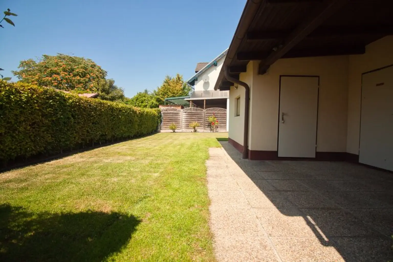 Gepflegtes, charmantes Haus im schönen Fischamend | ca. 122 m² Wohnfläche auf einer Ebene | 5 Zimmer | Garten & Garage