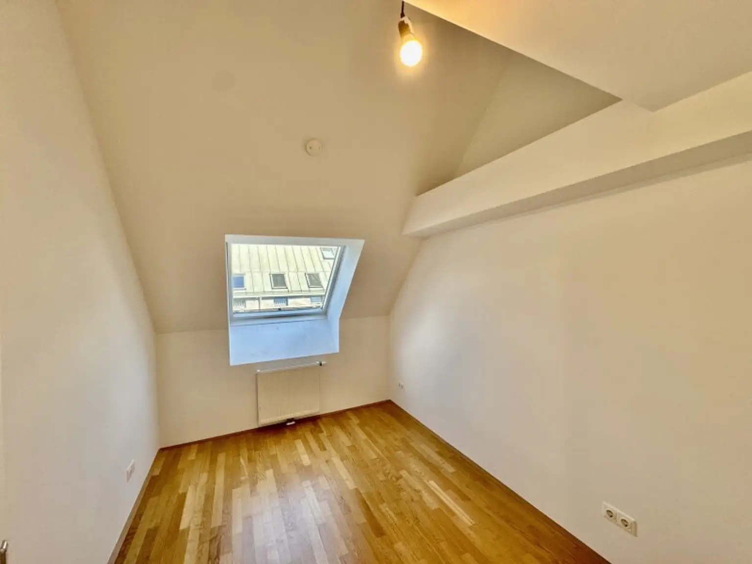 NEU! Wunderschöne Dachgeschoßwohnung mit 3 Zimmern plus großer Galerie!