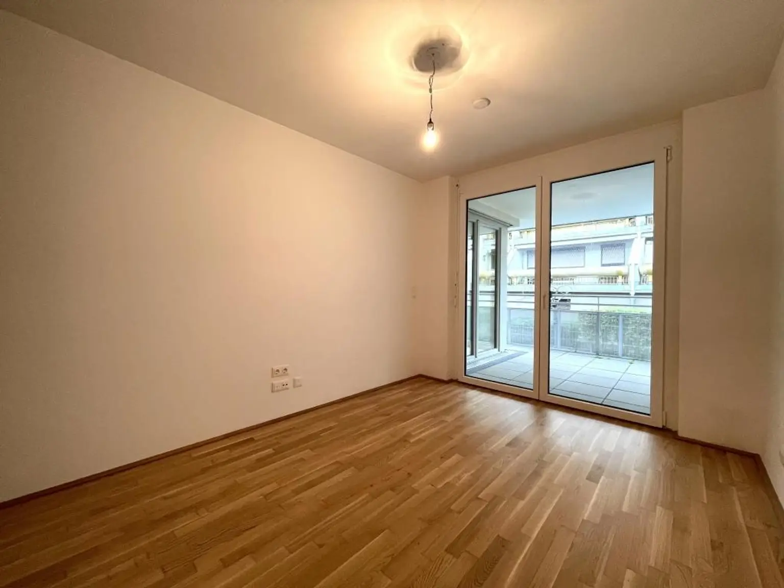 Wunderschöne Neubauwohnung mit 11m² Außenfläche + Nähe U6!! AB DEZEMBER