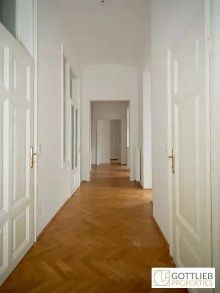 Bestlage Hamerlingplatz! 6-Zimmer-Stilaltbau-Apartment mit herrlicher West-Loggia und optionalem Tiefgaragenplatz in Grünruhelage