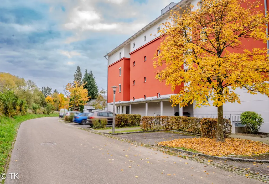 Freundliche Erdgeschosswohnung mit Tiefgaragenplatz und Loggia