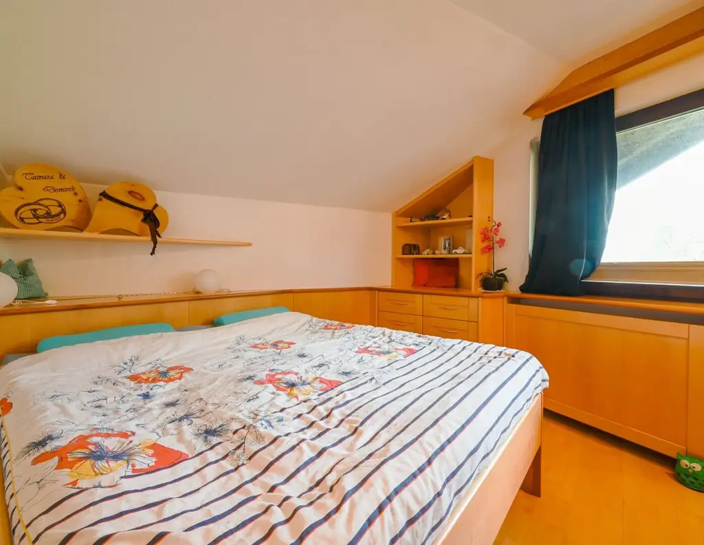 Besondere lichtdurchflutete 4-Zimmer-Dachgeschosswohnung mit Panoramablick über Schwaz