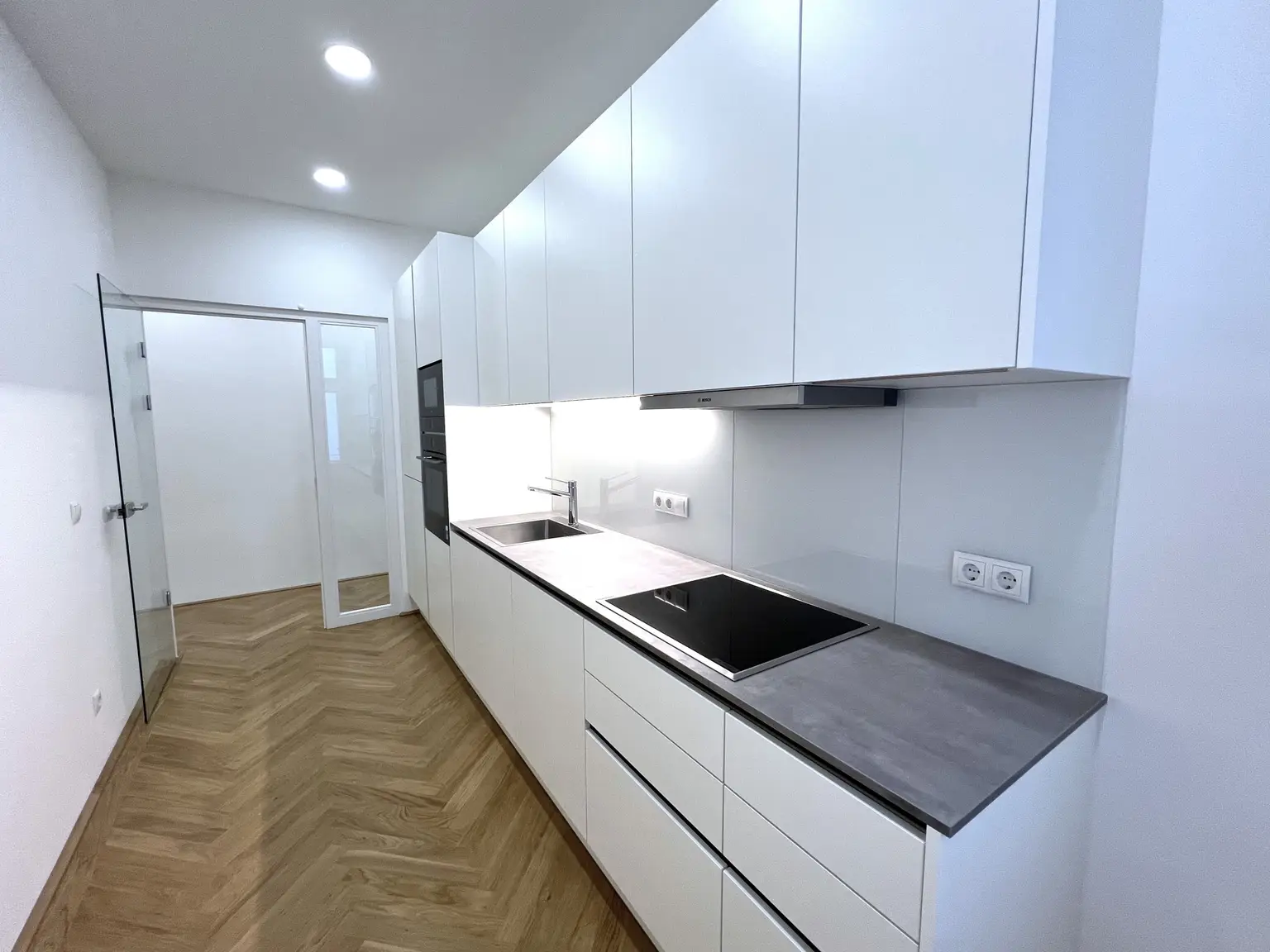 Bezaubernde 3-Zimmer-Wohnung mit kleinen Balkonen und Grünblick