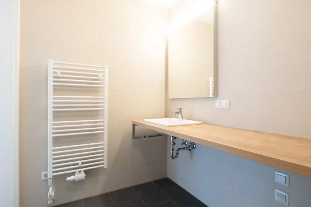 2-Zimmer DG Wohnung! West-Terrasse mit Fernblick! Erstklassige Ausstattung! ab Dezember