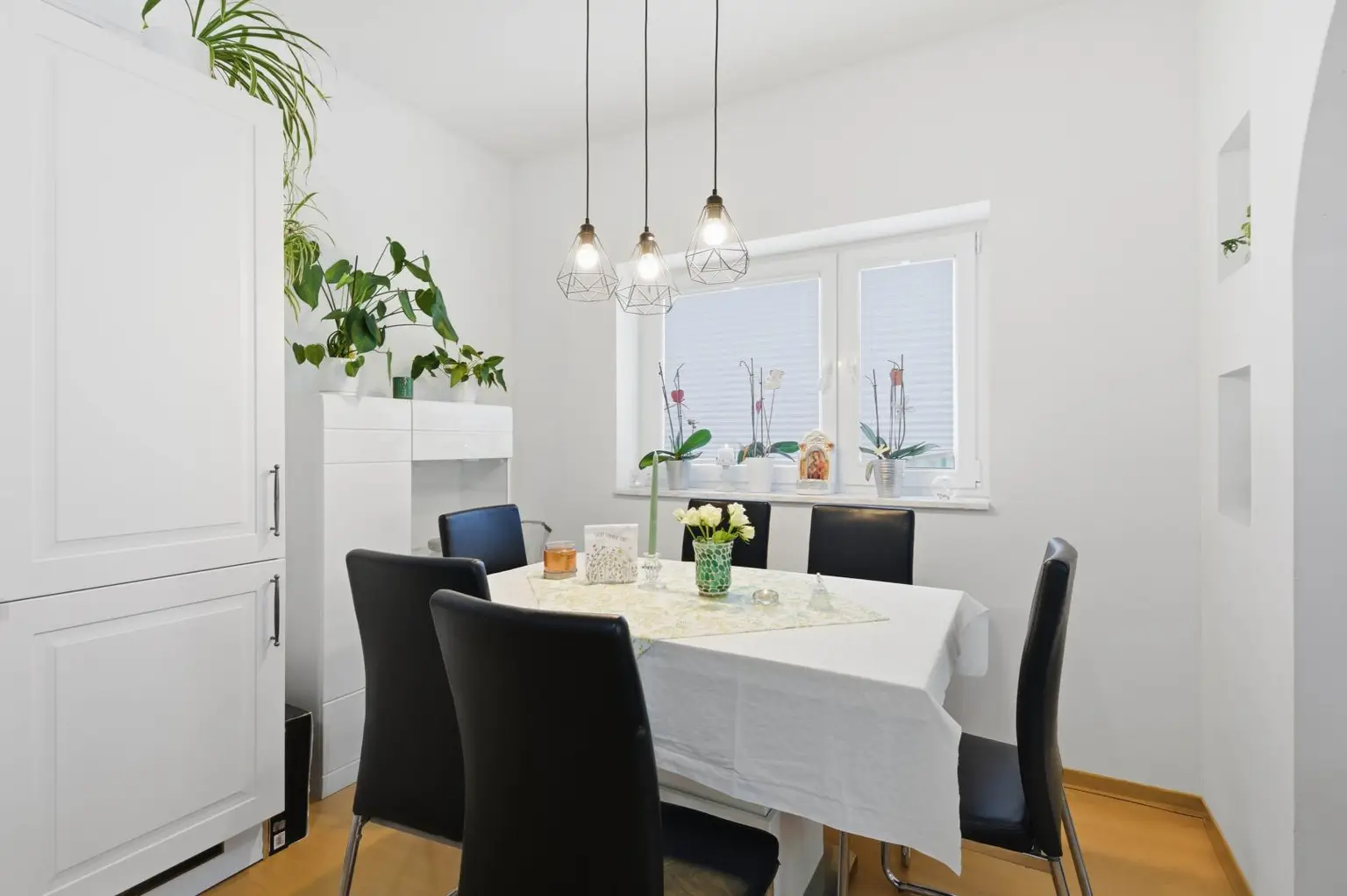 ZENTRUMSNAHE WOHNUNG MIT TERRASSE & BLICK INS GRÜNE - INKL. PKW-STELLPLATZ!