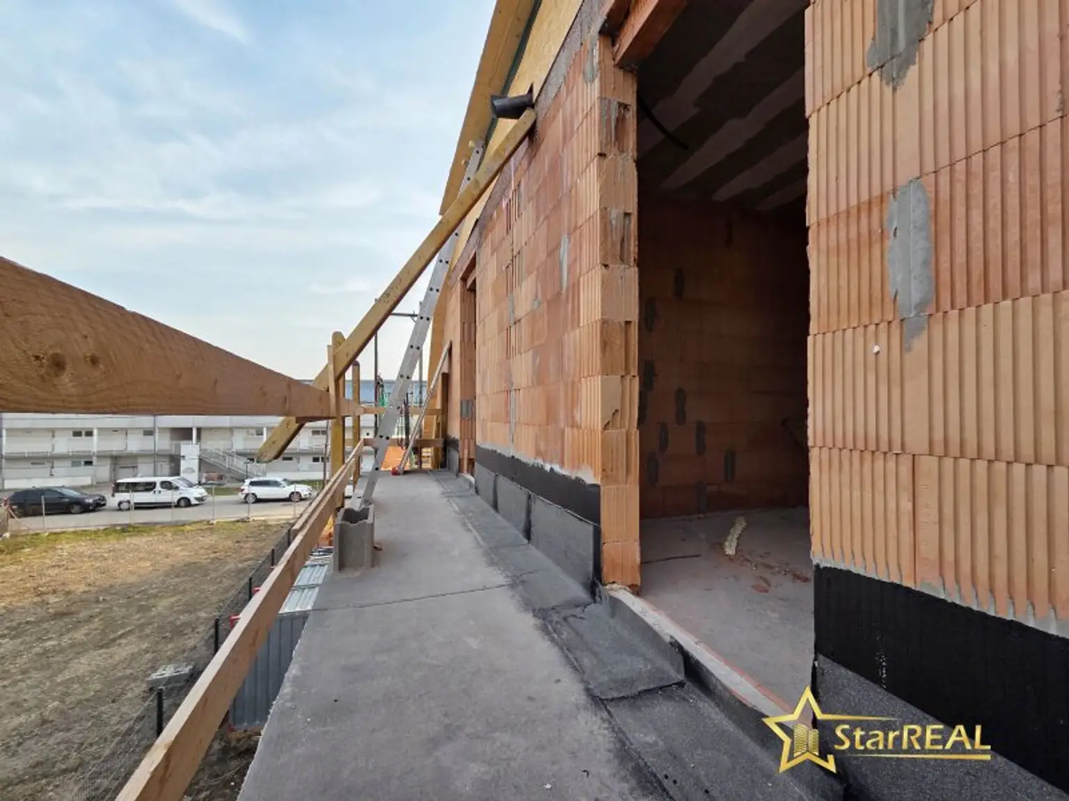 IN BAU! NÄHE GYM SIMONSGASSE. 5 ZIMMER-ZIEGELHAUS. KELLER. 90m² GARTEN. PHOTOVOLTAIK. TOP AUSSTATTUNG. PROVISIONSFREI für den Käufer.