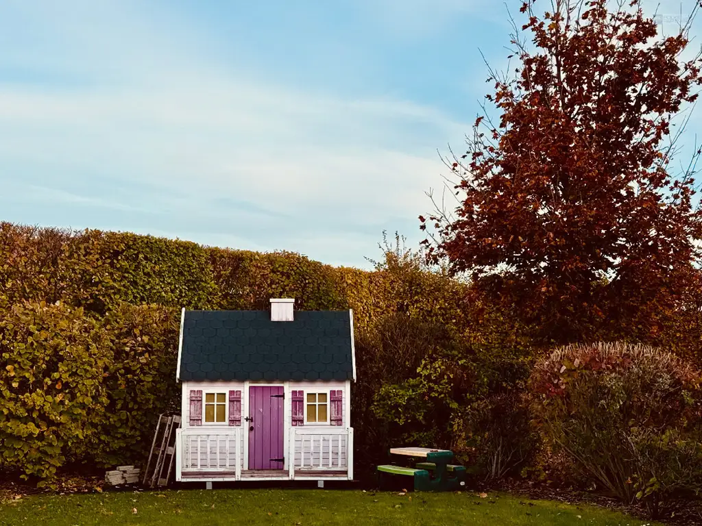 GARTENPARADIES   -  9.000 M² - 
LANDHAUS IN PARKLANDSCHAFT  
NUR 30 MINUTEN VON WIEN