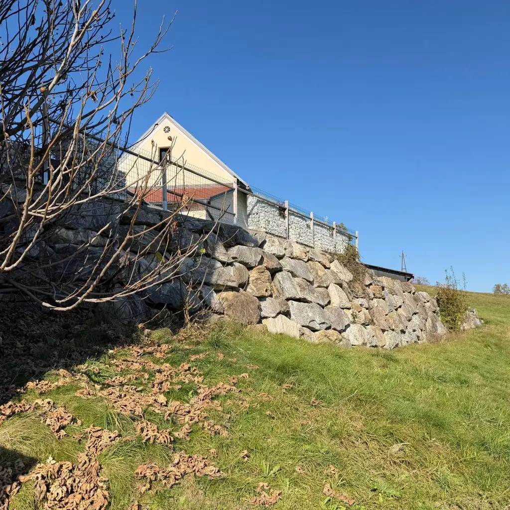 Wohnen in Aussichtslage mitten in der Natur auf  8 Ha. Grund, ehemalige Hofstelle!