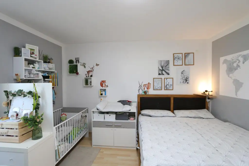großzügige, attraktive 2 Zimmer-Wohnung