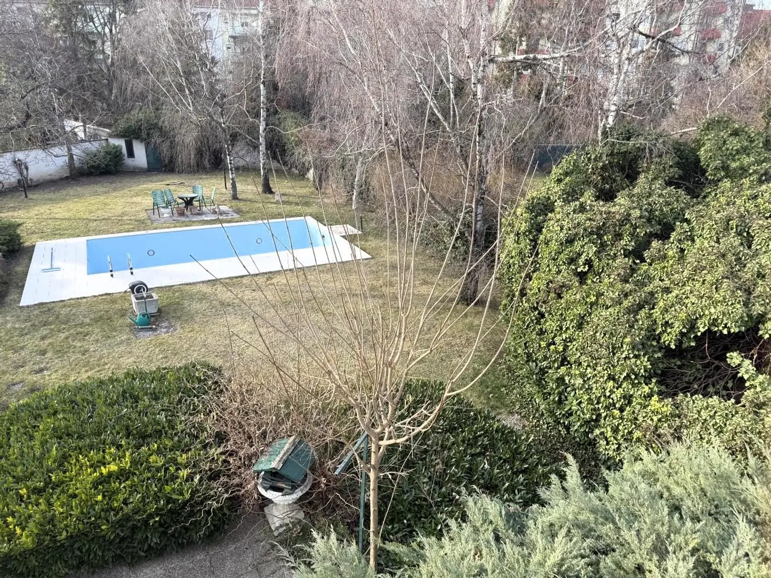 OG / Blick in den Garten von der Terrasse