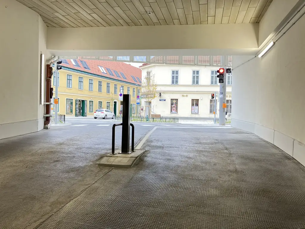 Tiefgaragenplatz nahe U4-Hietzing ab sofort zu verkaufen!